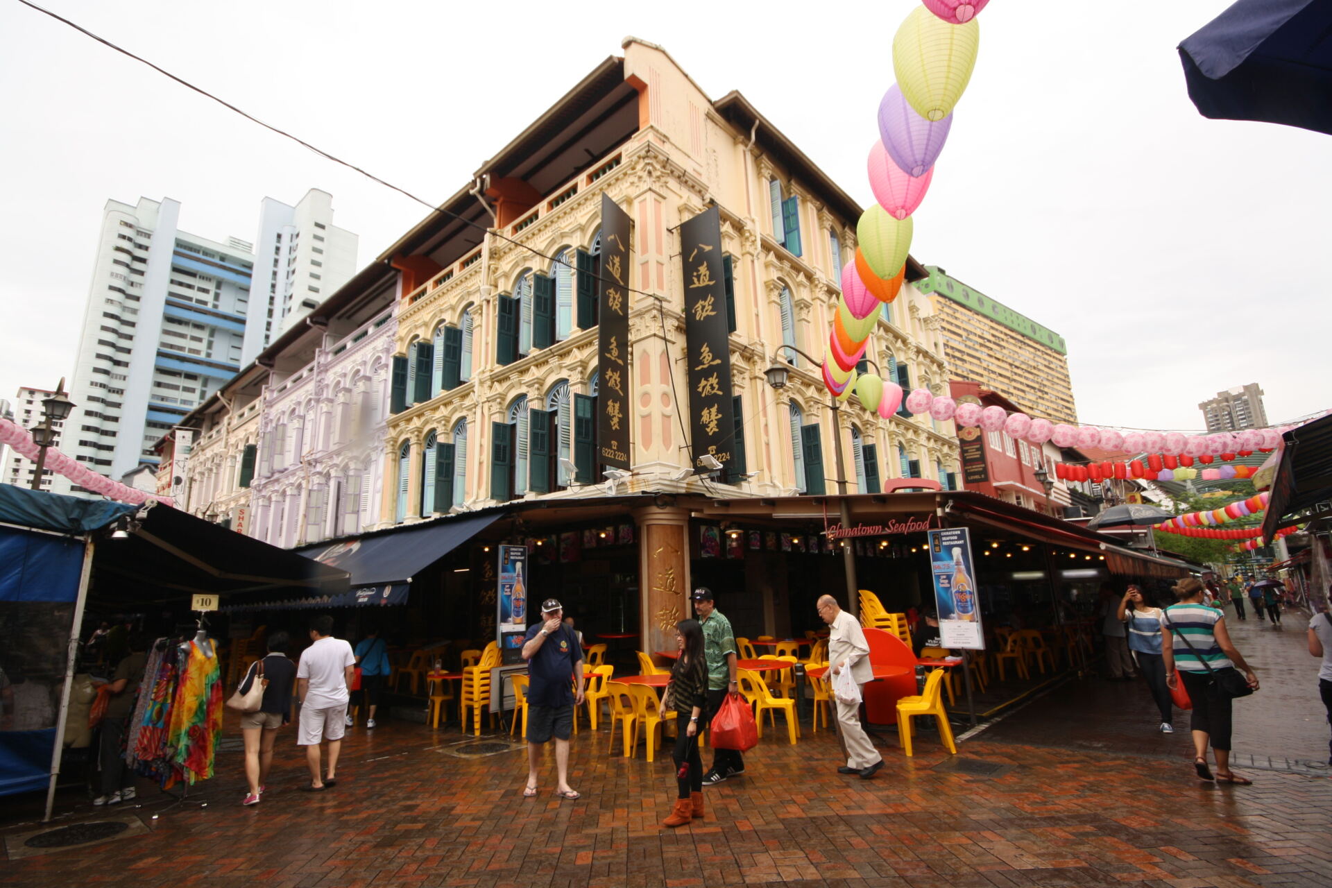A lively market area in Singapore. JIM BYERS PHOTO
