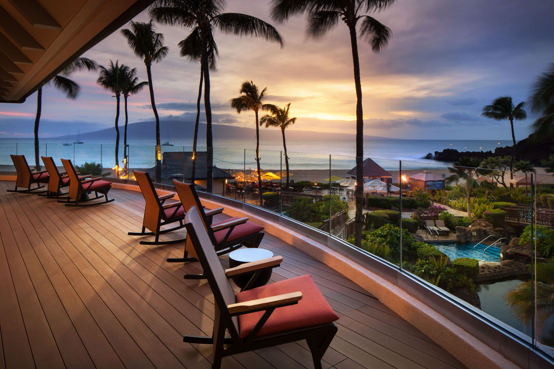 The Sandbar lobby bar at the Sheraton Maui Resort & Spa. Photo Courtesy Sheraton Maui Resort & Spa